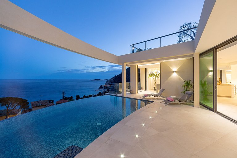 Azu005 - Villa overlooking the bay of Eze, French Riviera