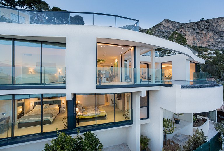 Azu005 - Villa surplombant la baie d'Eze, Côte d'Azur