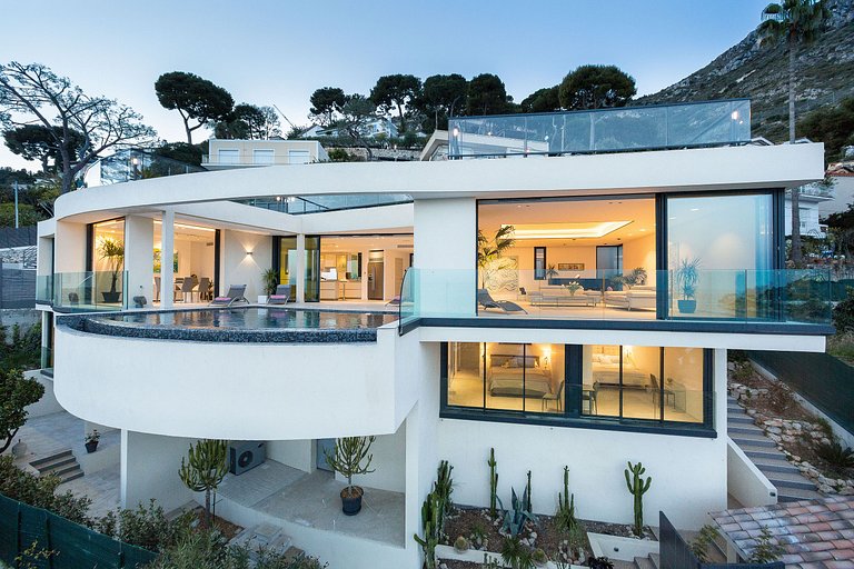 Azu005 - Villa surplombant la baie d'Eze, Côte d'Azur