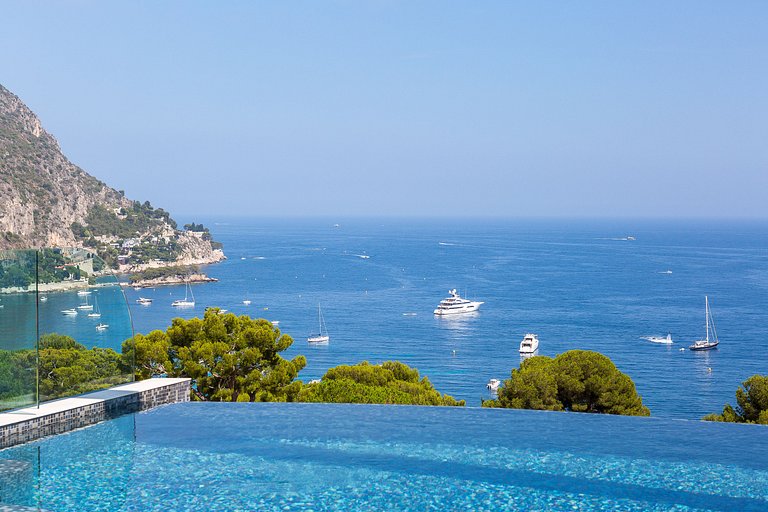 Azu005 - Villa overlooking the bay of Eze, French Riviera