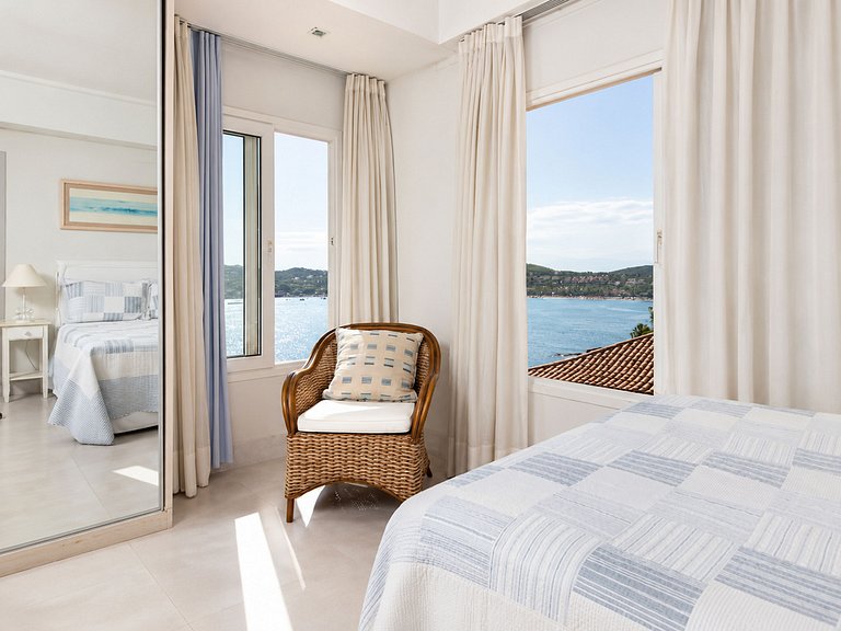Buz020 - Modern Oceanfront Villa in Ferradura