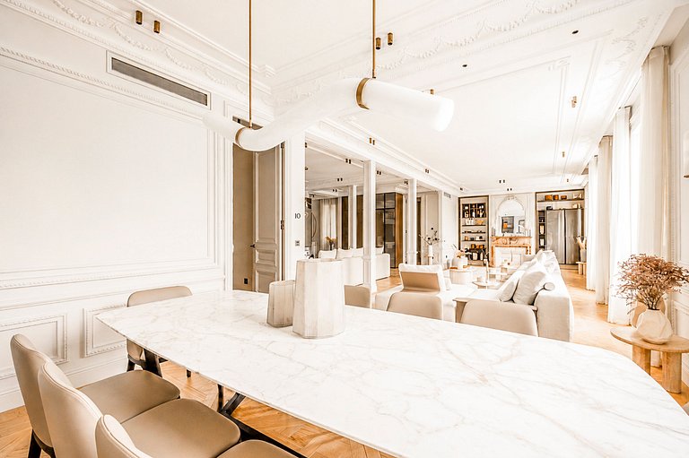 Par029 - Apartment in Paris’ Golden Triangle