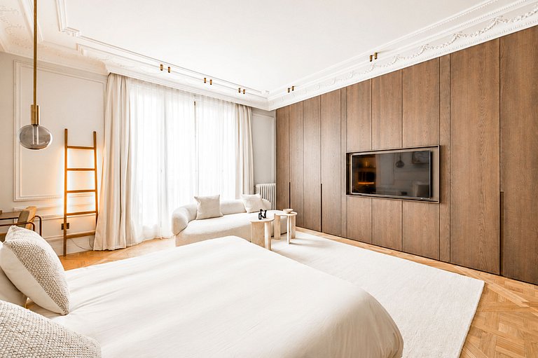 Par029 - Apartment in Paris’ Golden Triangle