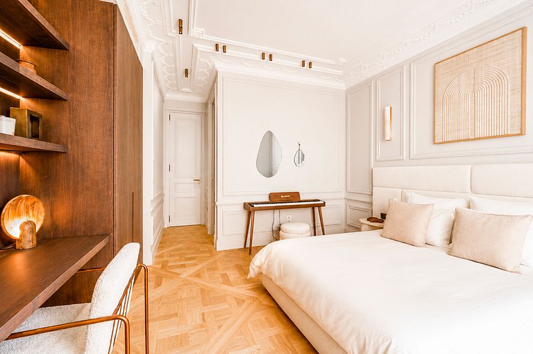 Par029 - Apartment in Paris’ Golden Triangle