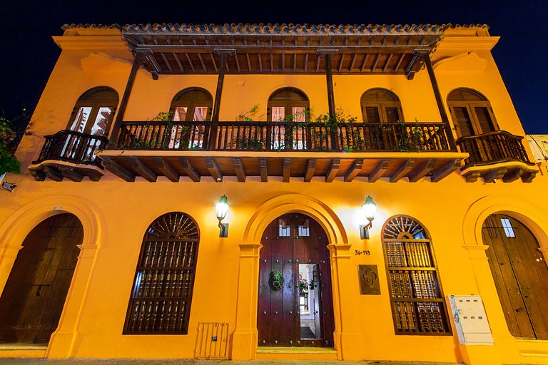 Car050 - Colonial Luxury House in the Old City