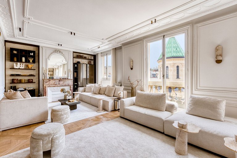 Par029 - Apartment in Paris’ Golden Triangle