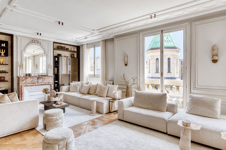 Par029 - Apartment in Paris’ Golden Triangle