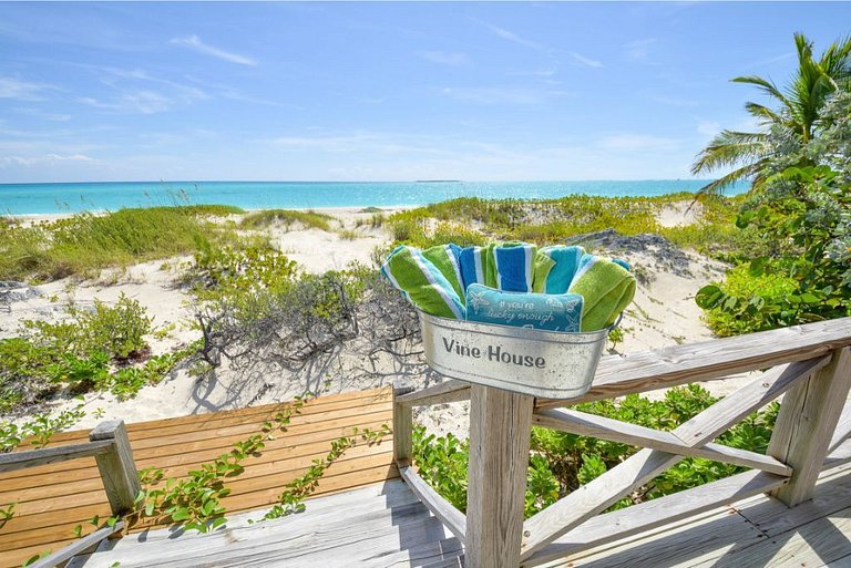 Bhs015 - Beachfront villa with private pool in Great Exuma
