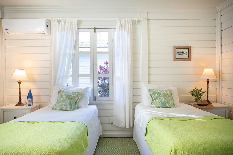 Bhs018 - Beachfront villa with heated pool in Great Exuma