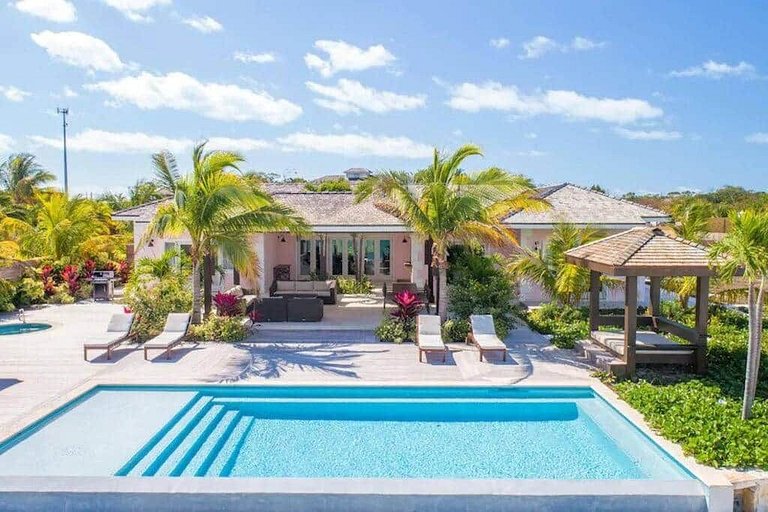 Bhs020 - Beachfront villa with infinity pool in Great Exuma