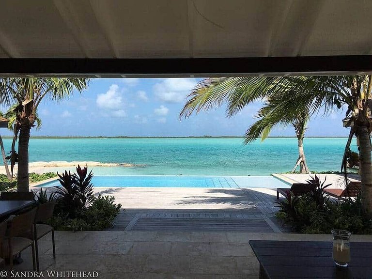 Bhs020 - Beachfront villa with infinity pool in Great Exuma