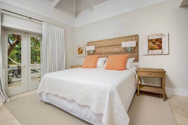 Bhs020 - Beachfront villa with infinity pool in Great Exuma