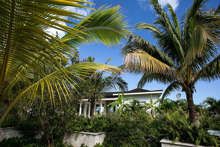 Bhs022 - Oceanfront cottage with infinity pool in Great Exum