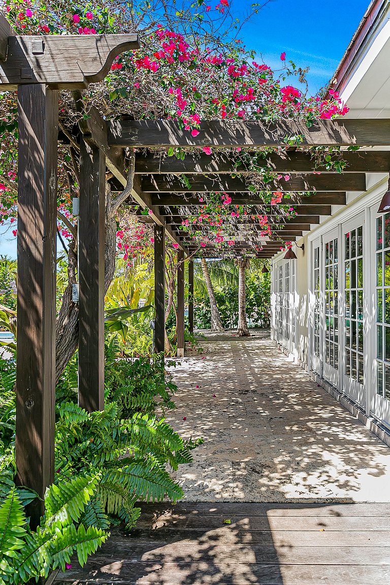 Bhs021 - Waterfront villa with private pool in Great Exuma