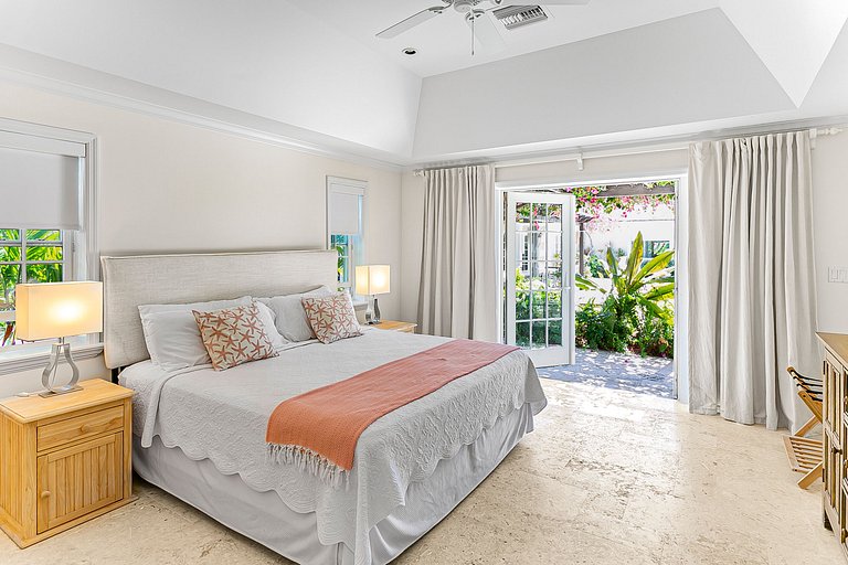 Bhs021 - Villa frente al agua con piscina privada en Great E