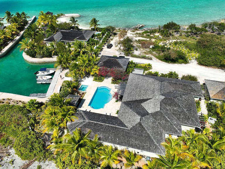 Bhs021 - Villa frente al agua con piscina privada en Great E