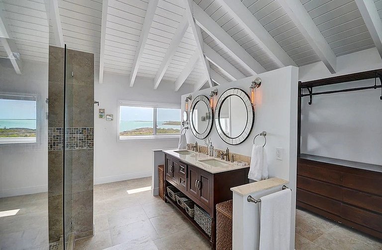 Bhs024 - Oceanfront villa with private dock in Exuma