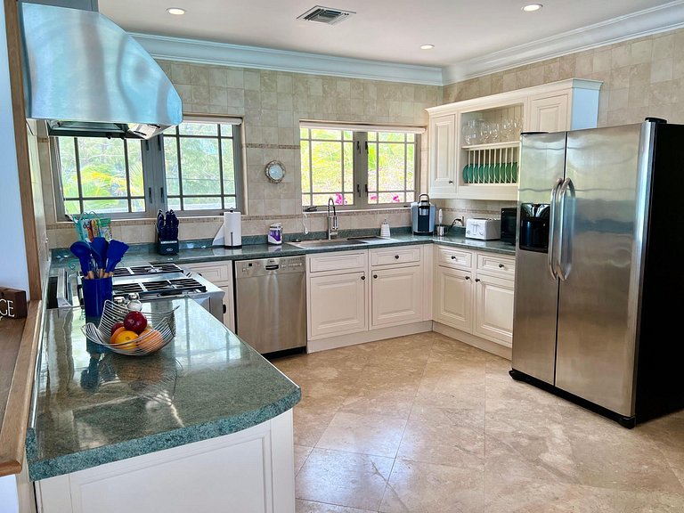 Bhs025 - Beachfront villa with ocean views in Exuma