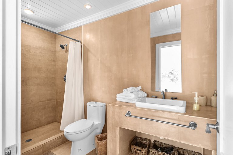 Bhs027 - Beachfront villa with private pool in Great Exuma