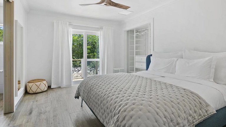 Bhs030 - Luxury beachfront villa with private dock in Exuma