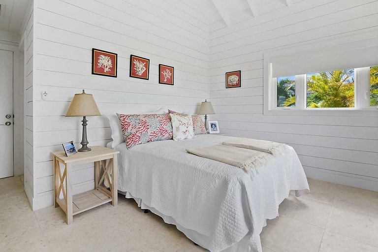 Bhs014 - Waterfront villa with private dock in Exuma