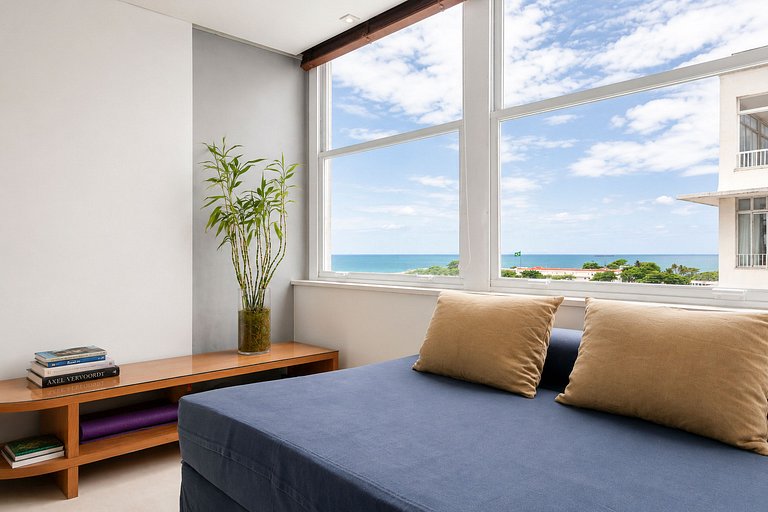 Rio035 - Spacious apartment facing the sea in Copacabana