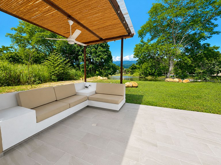Anp084 - House with lake views in Mesa de Yeguas