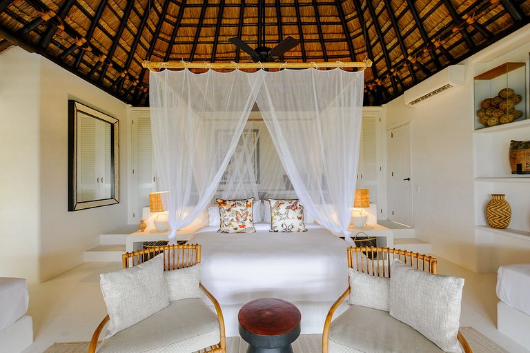 Car082 - Oceanfront villa with pools in Barú