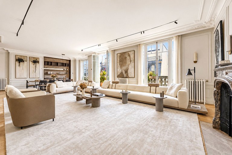 Par005 - Luxury Apartment in the Golden Triangle