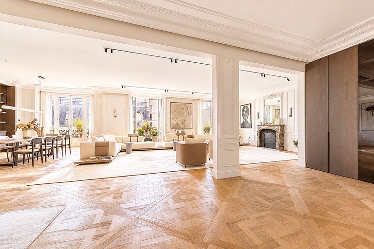 Par005 - Luxury Apartment in the Golden Triangle
