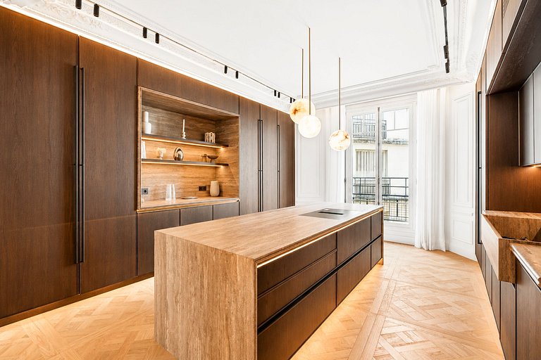 Par005 - Luxury Apartment in the Golden Triangle