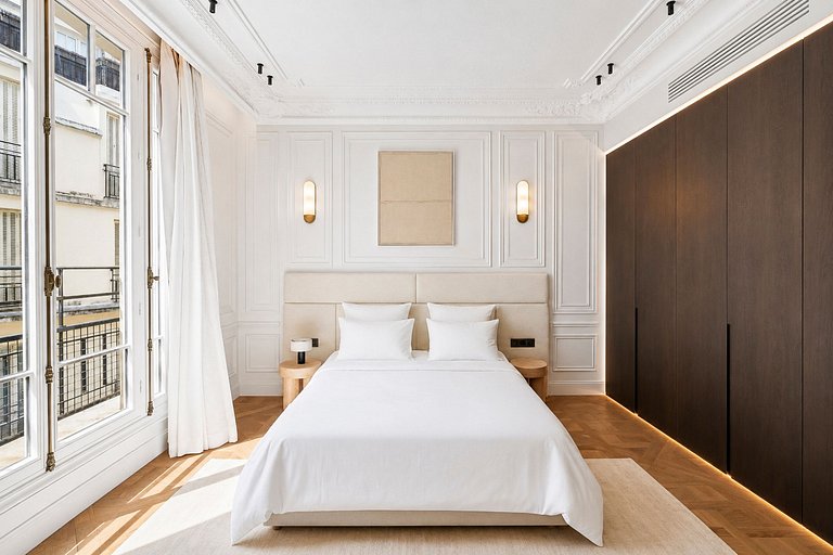 Par005 - Luxury Apartment in the Golden Triangle