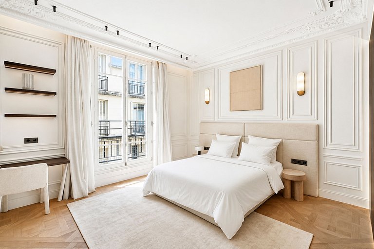 Par005 - Luxury Apartment in the Golden Triangle