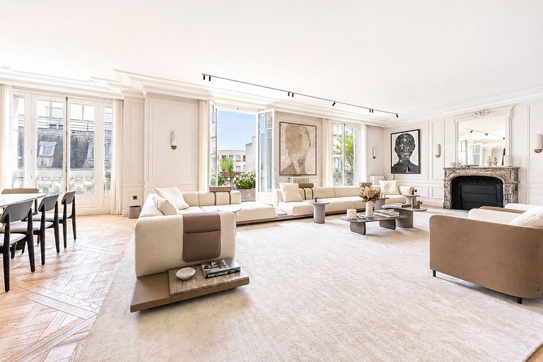 Par005 - Luxury Apartment in the Golden Triangle
