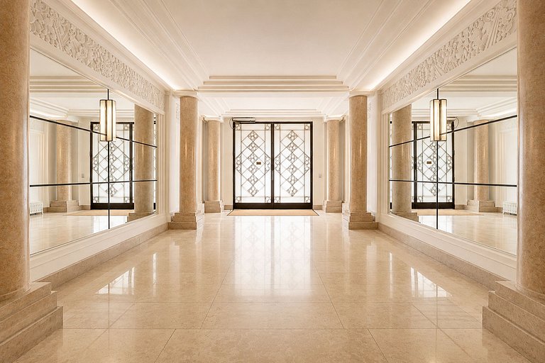 Par005 - Luxury Apartment in the Golden Triangle