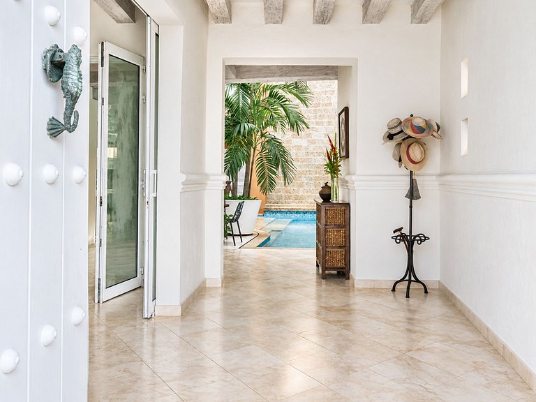 Car048 - Luxurious 4 bedroom villa with beautiful view