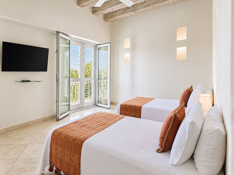 Car048 - Luxurious 4 bedroom villa with beautiful view