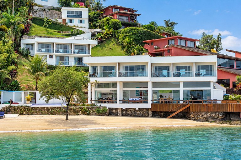 Ang007 - Waterfront Villa with Exclusive Beach Access in Ang