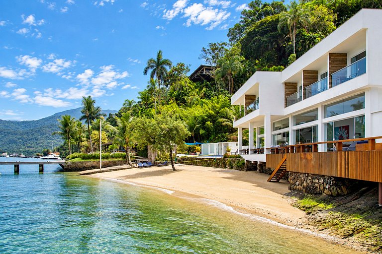 Ang007 - Waterfront Villa with Exclusive Beach Access in Ang
