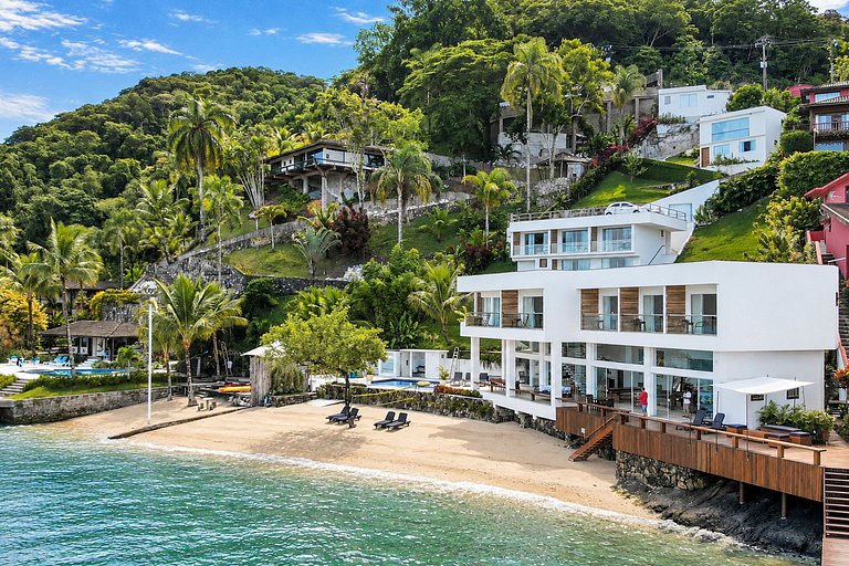 Ang007 - Villa au bord de l'eau avec accès exclusif à la pla