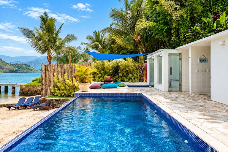Ang007 - Vila à Beira-Mar com Acesso Exclusivo à Praia em An