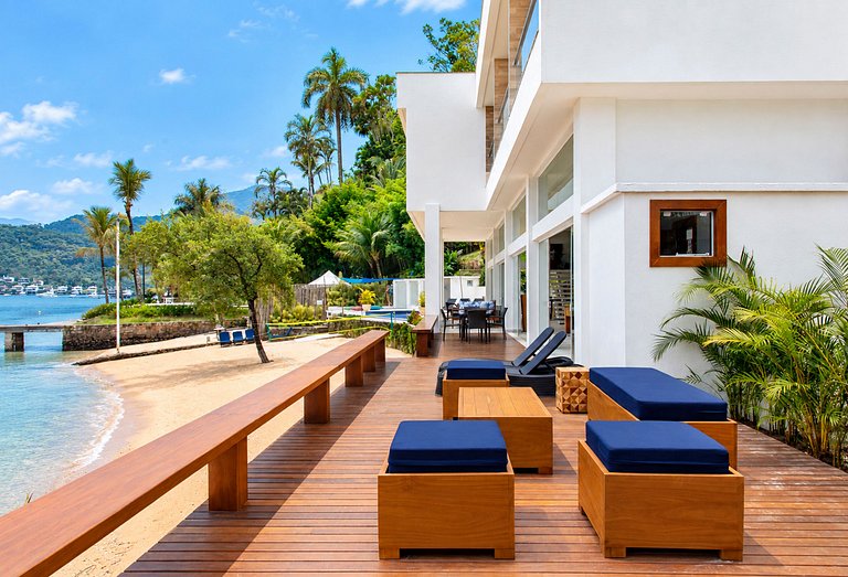 Ang007 - Waterfront Villa with Exclusive Beach Access in Ang