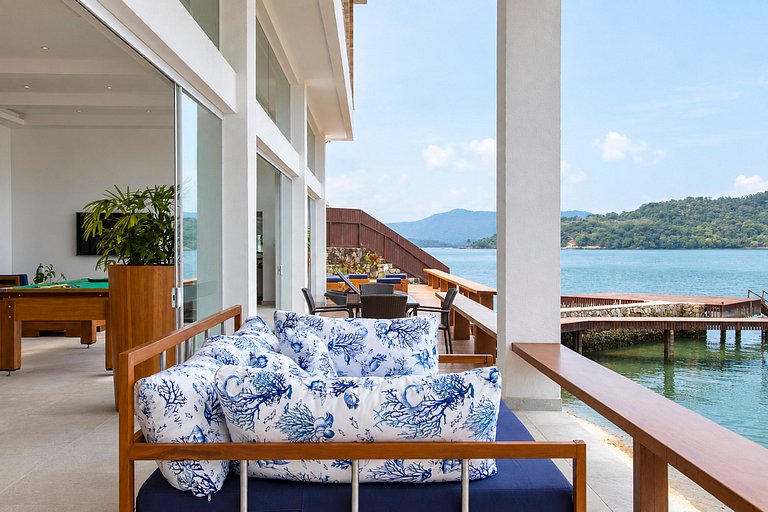 Ang007 - Vila à Beira-Mar com Acesso Exclusivo à Praia em An