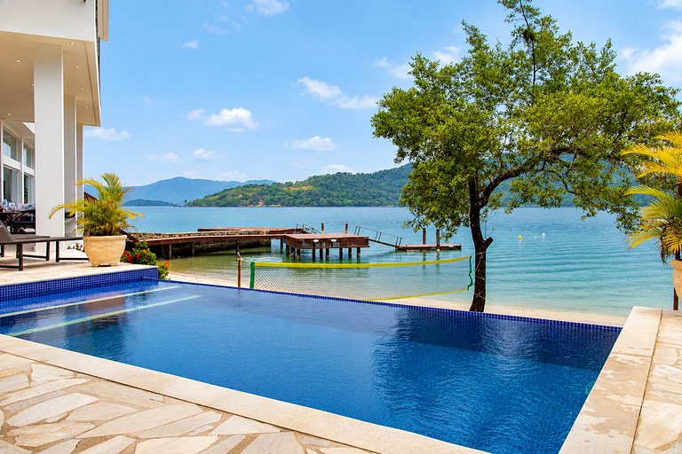 Ang007 - Waterfront Villa with Exclusive Beach Access in Ang