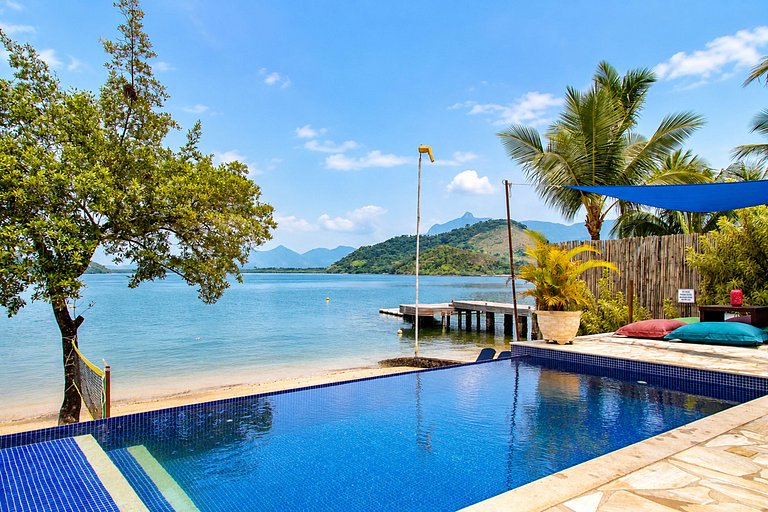 Ang007 - Waterfront Villa with Exclusive Beach Access in Ang
