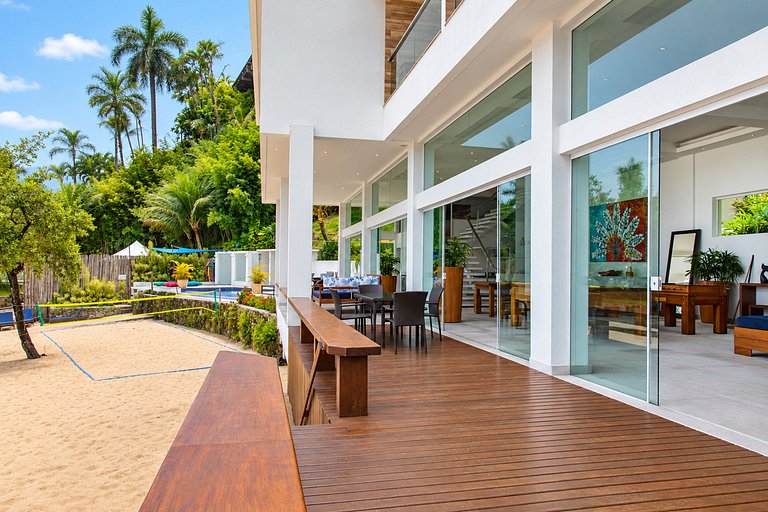 Ang007 - Vila à Beira-Mar com Acesso Exclusivo à Praia em An