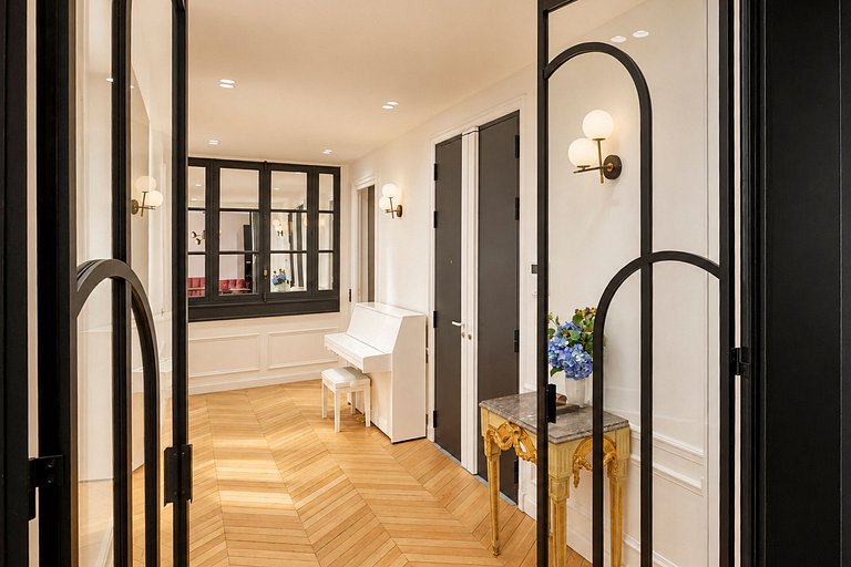 Par131 - 3-Bedroom Apartment near the Eiffel Tower
