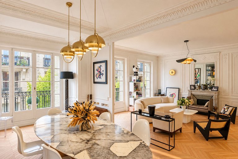 Par131 - 3-Bedroom Apartment near the Eiffel Tower