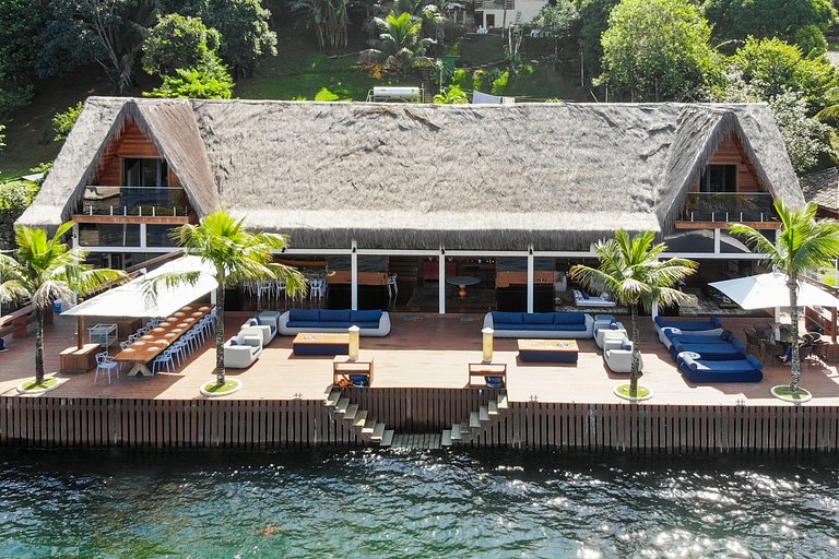 Ang011 - Exceptional Seafront Estate on Gipoia Island