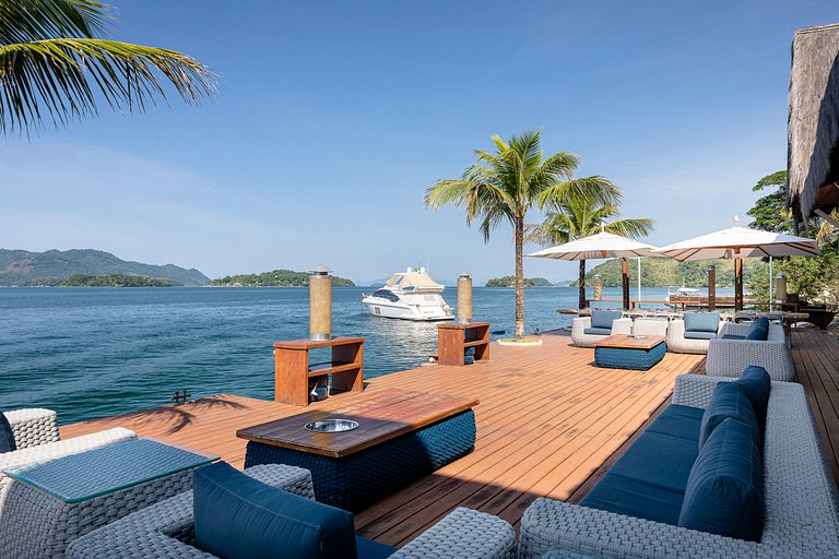 Ang011 - Exceptional Seafront Estate on Gipoia Island